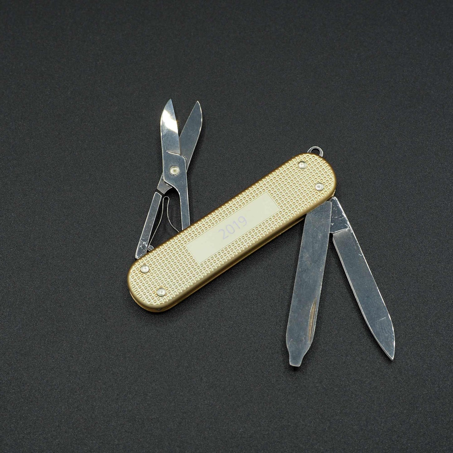 Victorinox Alox Limited Edition 2019 Classic 58 mm Gold/Champagner