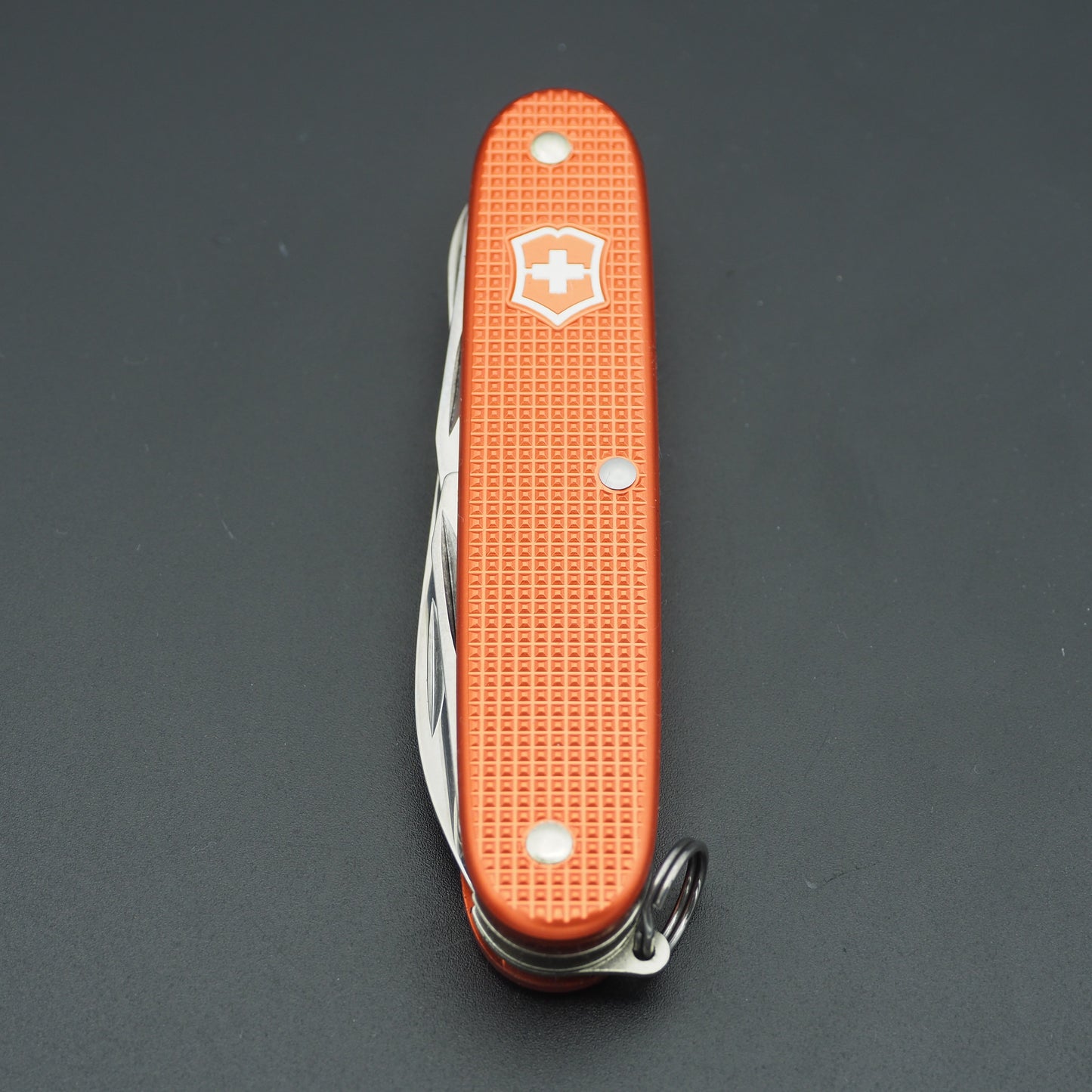 VICTORINOX PIONEER X, 93 MM, ALOX LIMITED EDITION 2025, STONE RED