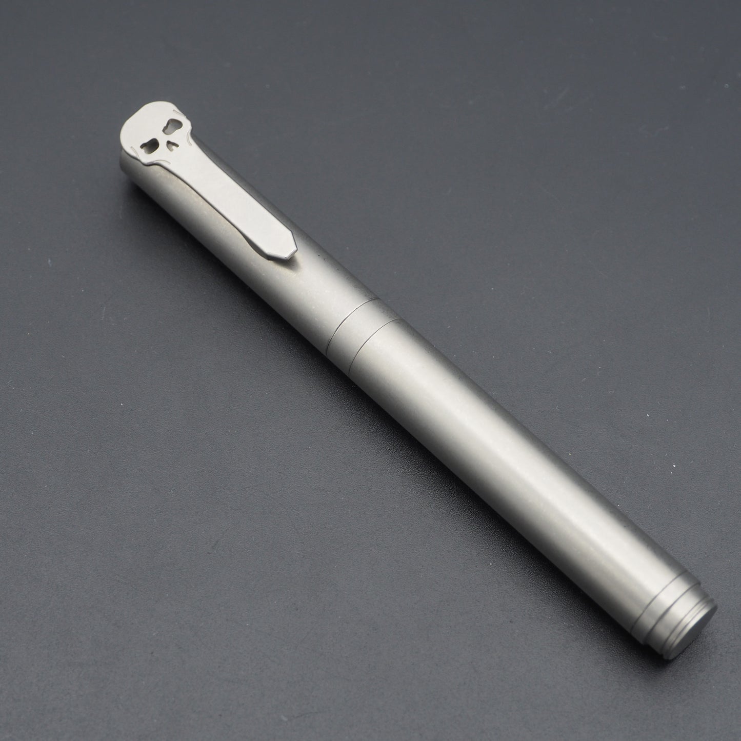 Verkaufe Chavez Knives Twist Pen (slightly used)