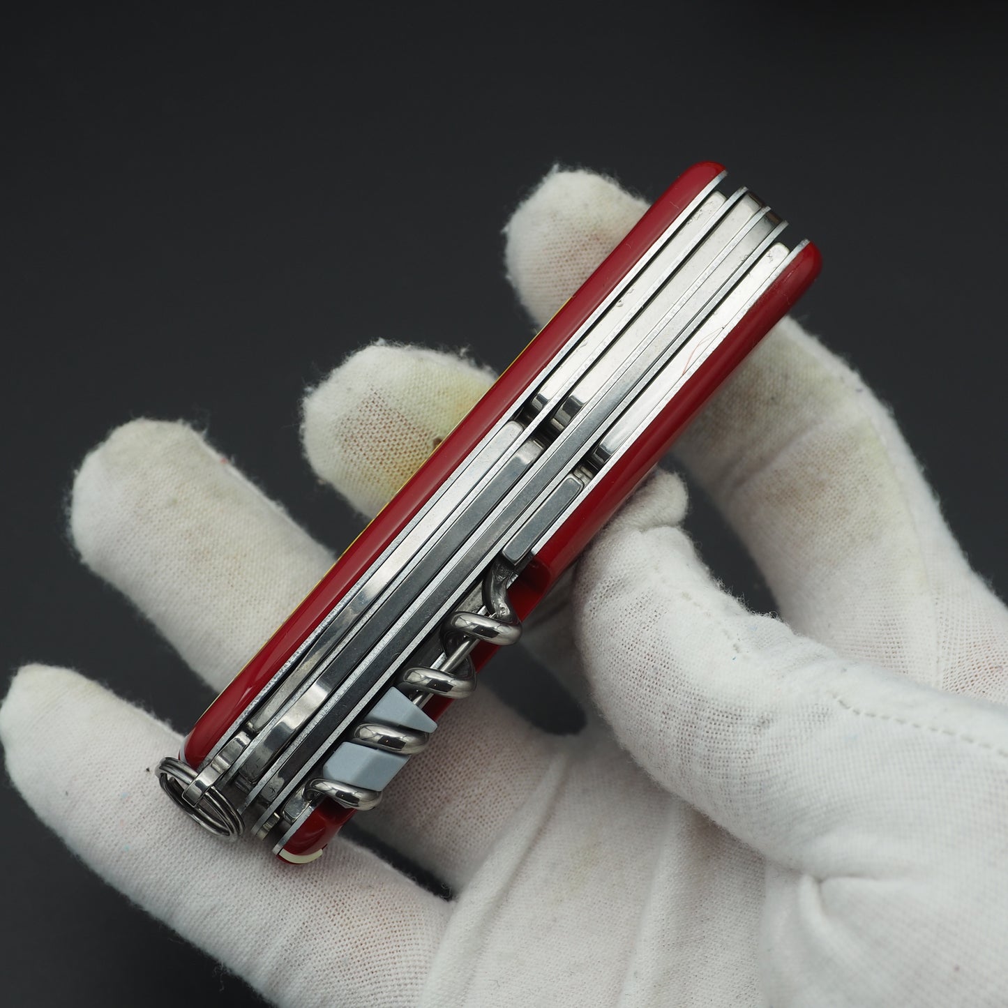 Victorinox Huntsman 2018 Year of the Dog 1.3714.E7 Number: 4591/8888 (NEW)