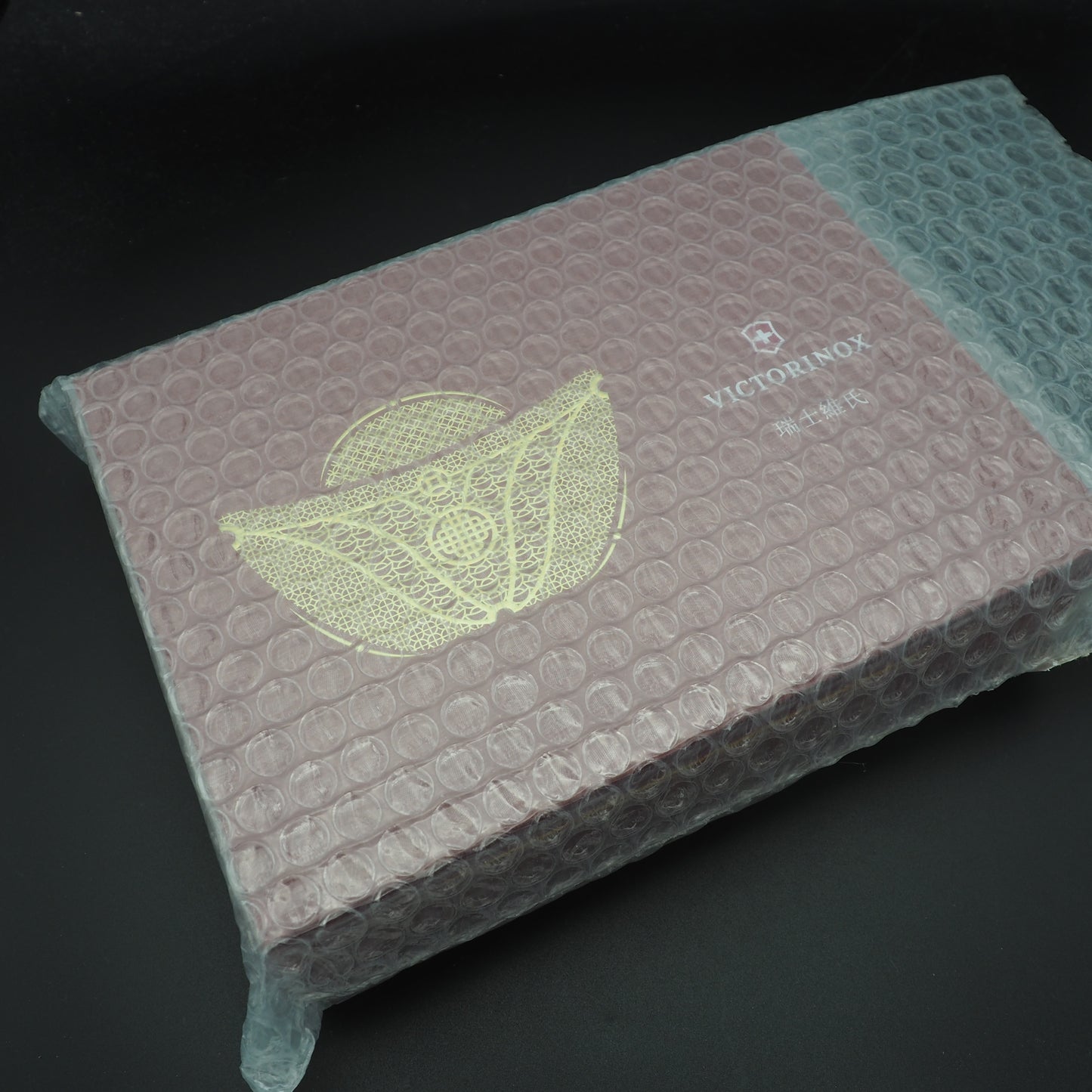 Victorinox Huntsman 2018 Year of the Dog 1.3714.E7 Number: 4172/8888 (NEW)