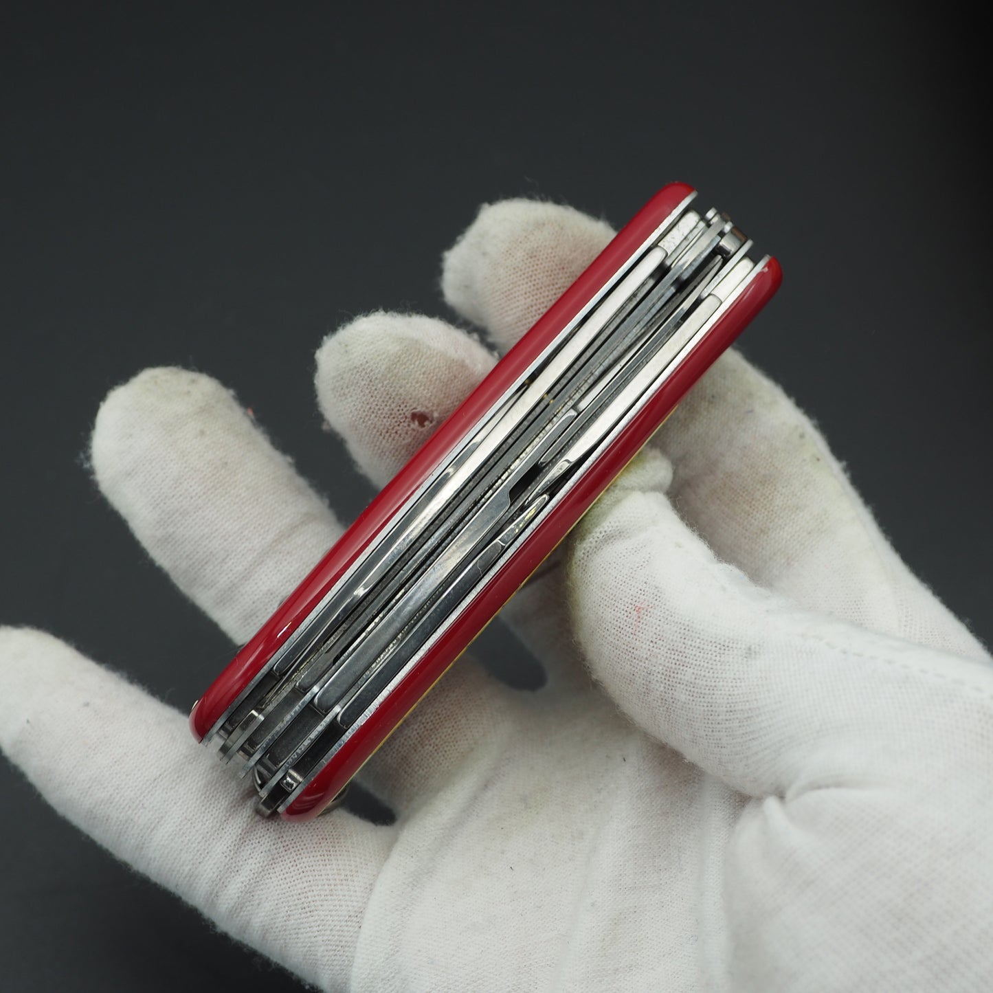 Victorinox Huntsman 2018 Year of the Dog 1.3714.E7 Number: 4043/8888 (NEW)