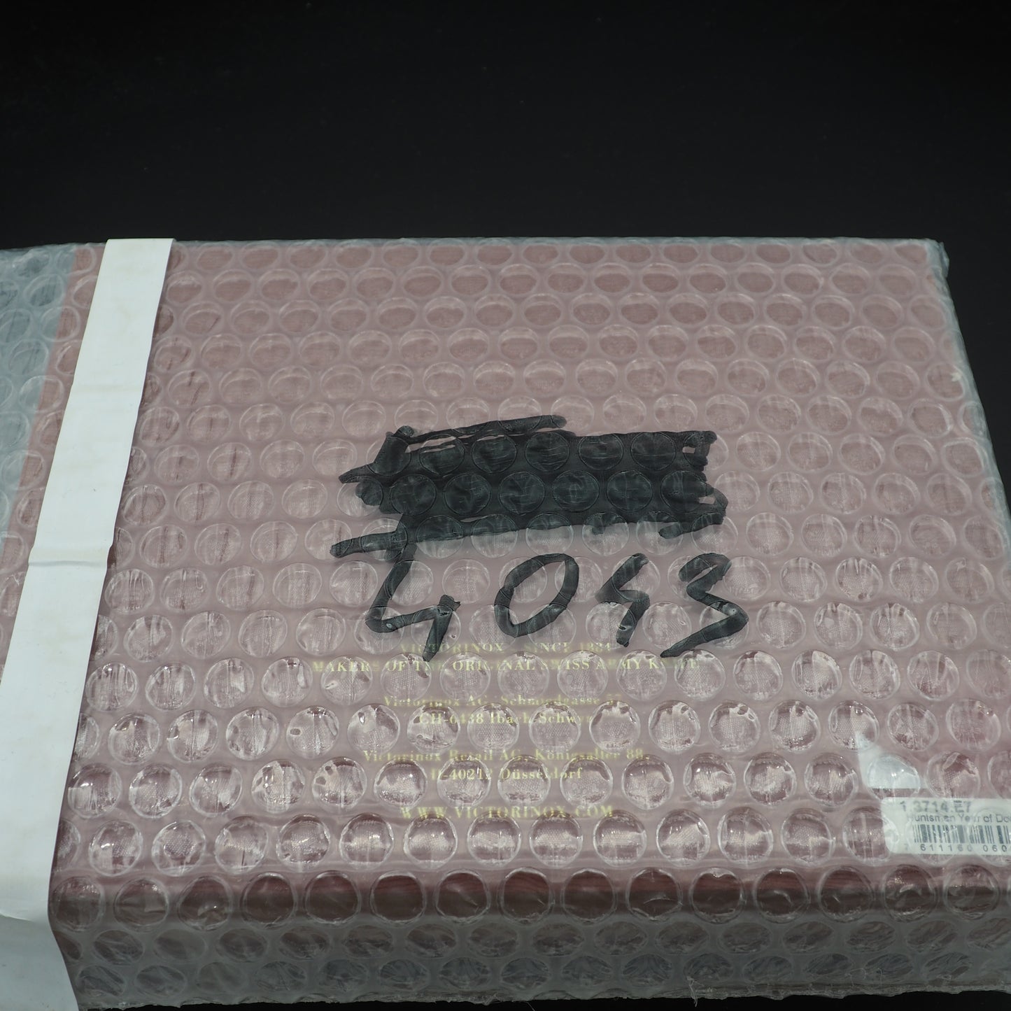 Victorinox Huntsman 2018 Year of the Dog 1.3714.E7 Number: 4043/8888 (NEW)