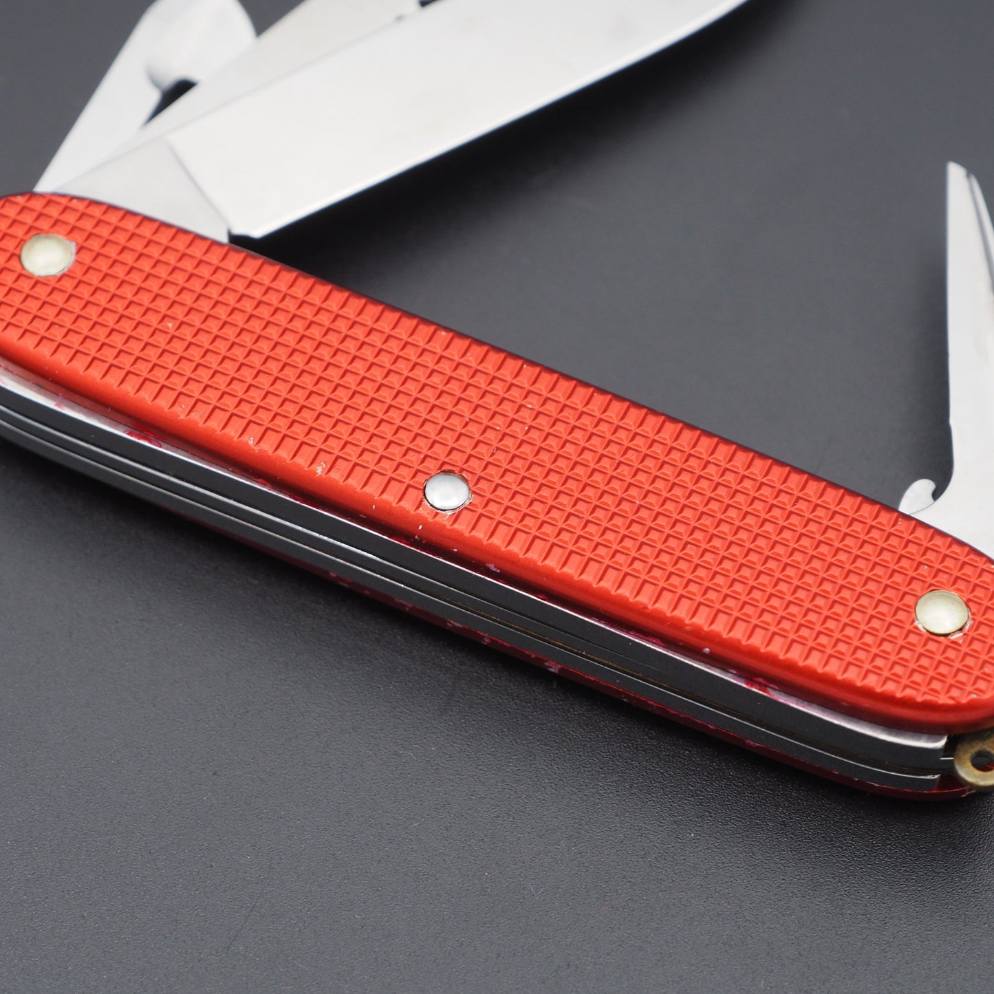 Victorinox Farmer Alox OC Red GEBRAUCHTER Messingliner mit Werbung: Coutellerie du Mont-Blanc, Geneve