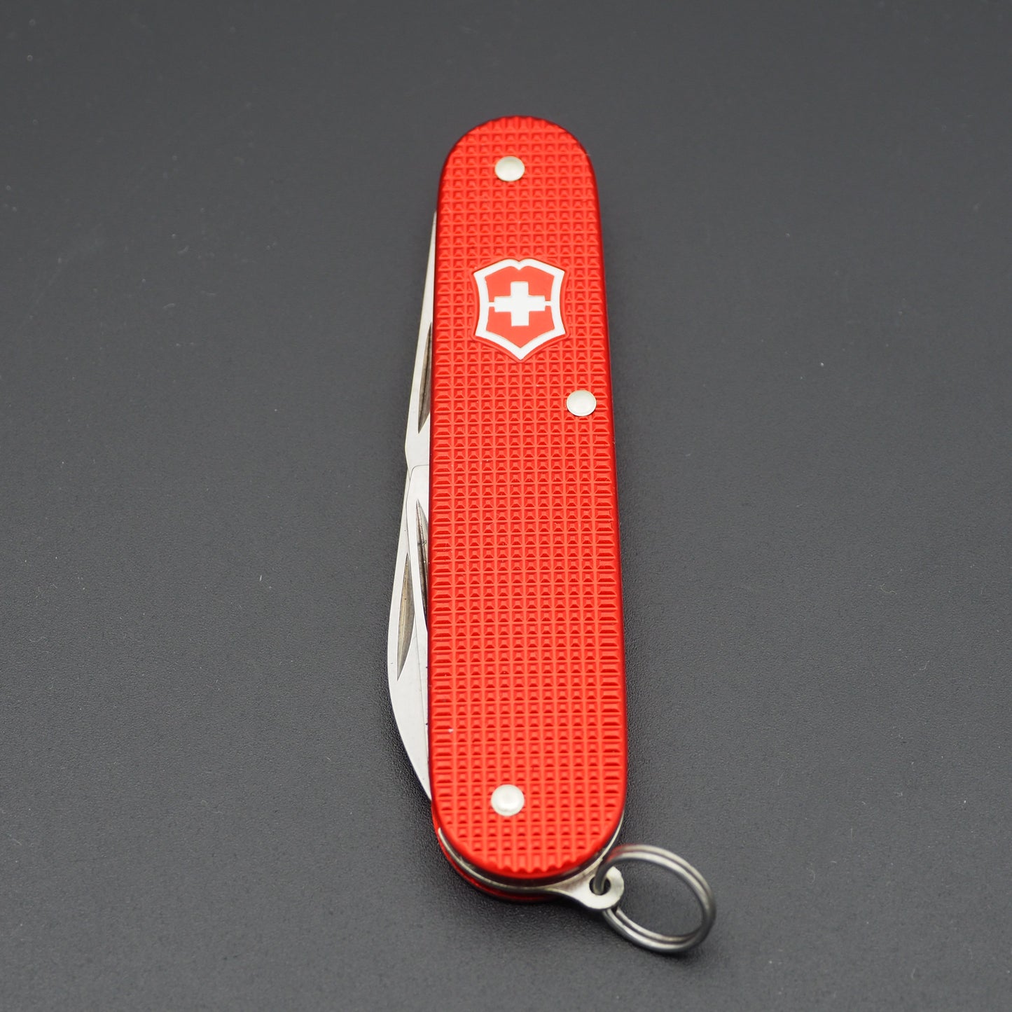 Victorinox Alox Limited Edition 2018 Cadet 84mm Berry Red Messer, neu mit beschädigter Box