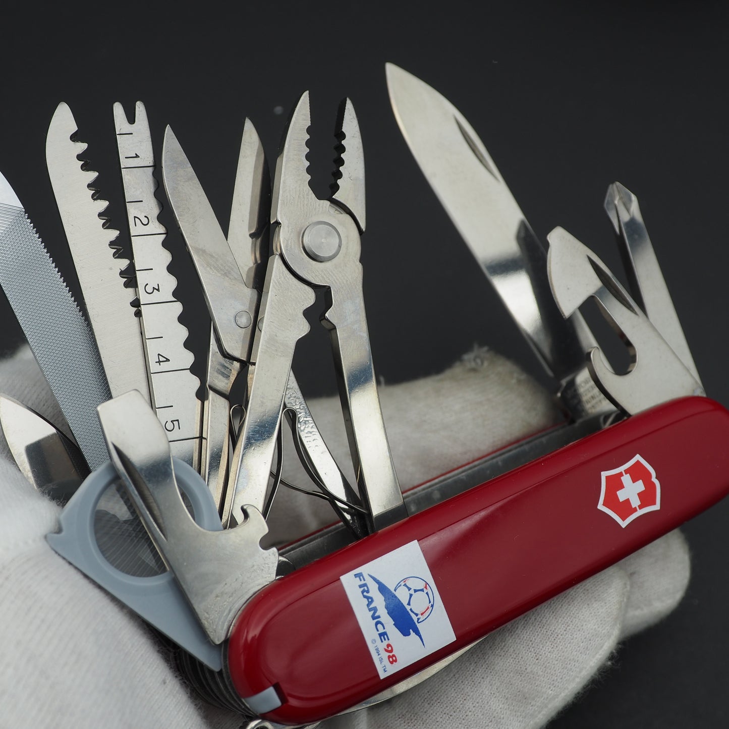 Victorinox SwissChamp France 98 World Cup Weltmeisterschaft Special Edition Knife is like New (damaged box)