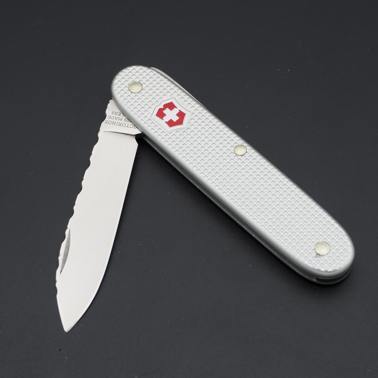 Victorinox wie NEU Solo mit Tom Stratton Filework (ohne Box)