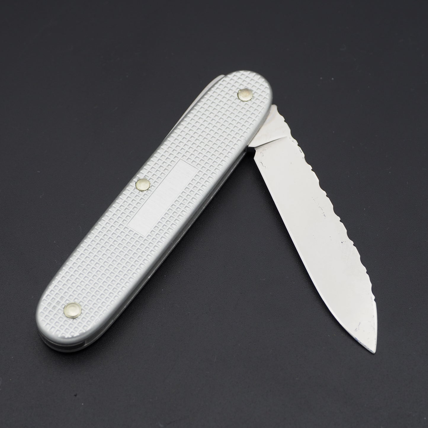 Victorinox wie NEU Solo mit Tom Stratton Filework (ohne Box)