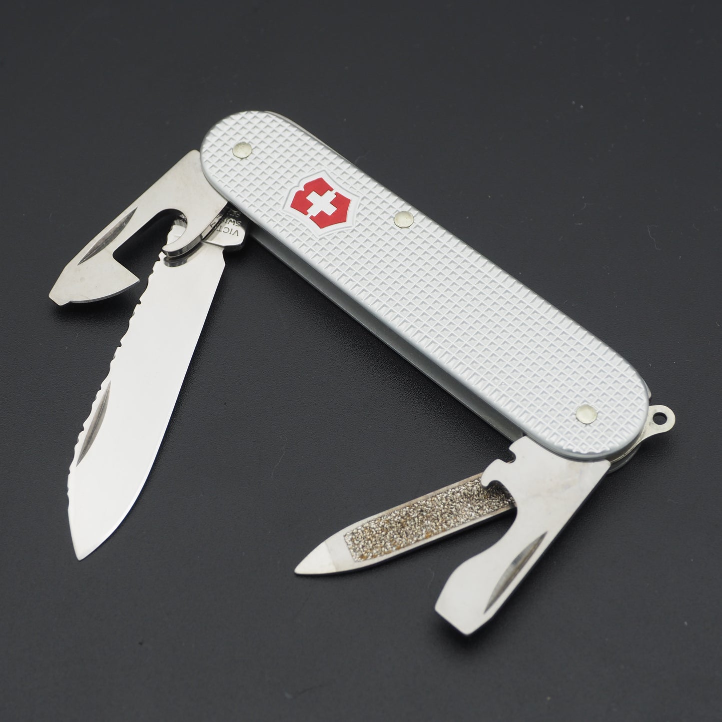 Victorinox wie NEU Cadet mit Tom Stratton Filework (ohne Box)