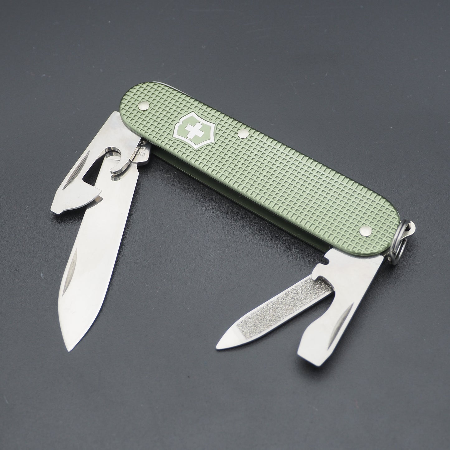 Victorinox Cadet Alox Limited Edition 2017 Olivgrünes Schweizer Taschenmesser, neu im Karton (beschädigt)