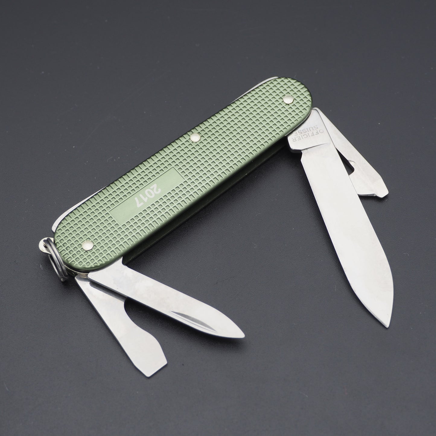 Victorinox Cadet Alox Limited Edition 2017 Olivgrünes Schweizer Taschenmesser, neu im Karton (beschädigt)