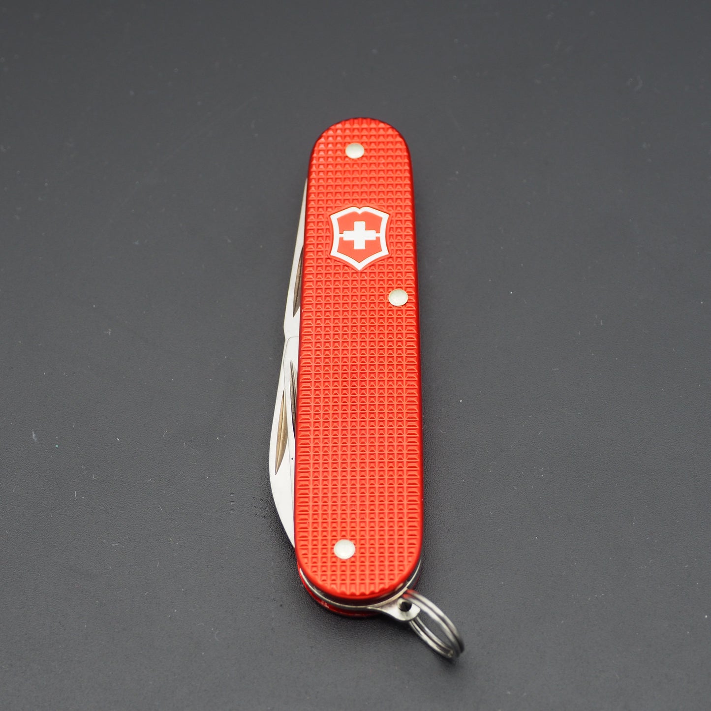 Victorinox Alox Limited Edition 2018 Cadet 84mm Berry Red Messer, neu mit beschädigter Box