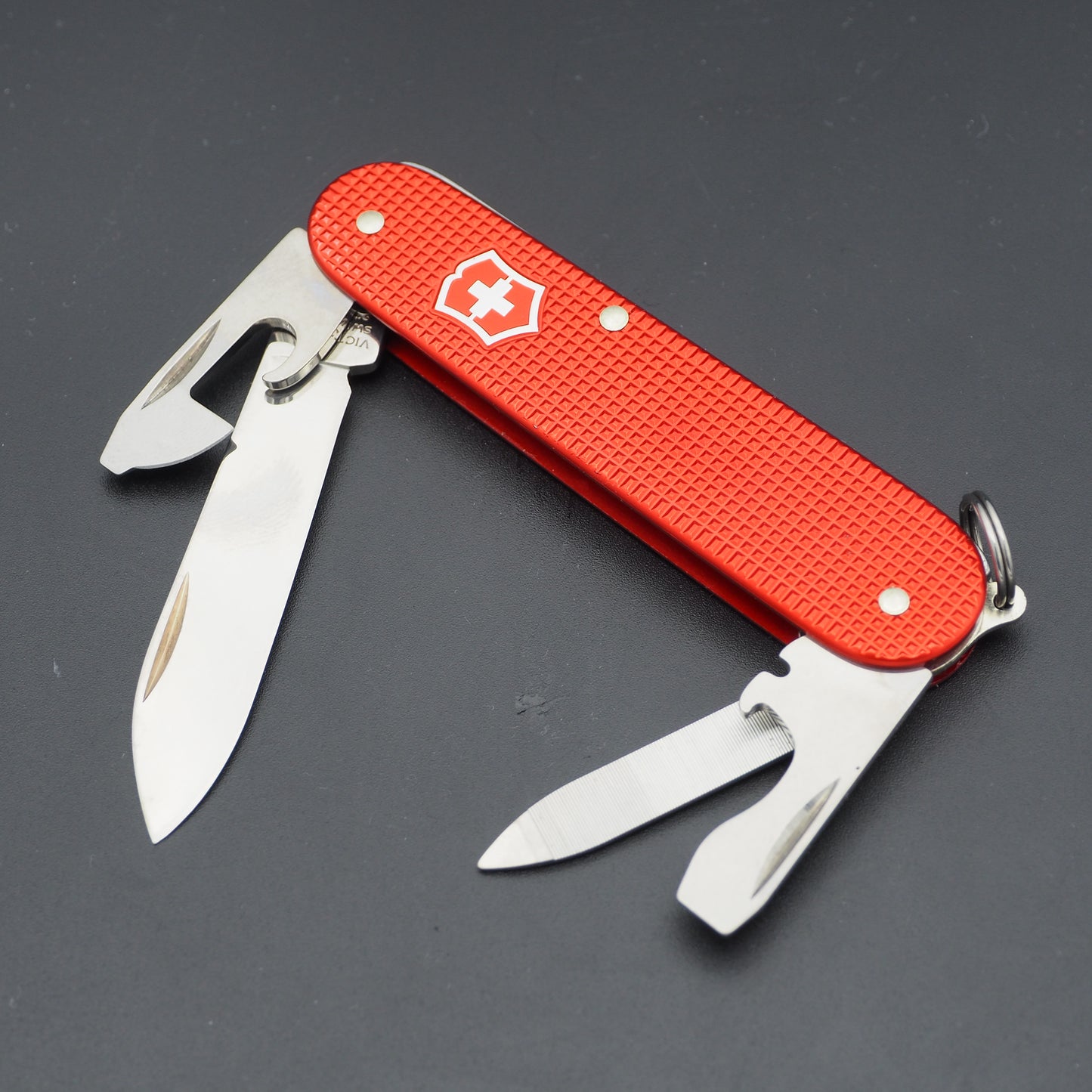 Victorinox Alox Limited Edition 2018 Cadet 84mm Berry Red Messer, neu mit beschädigter Box