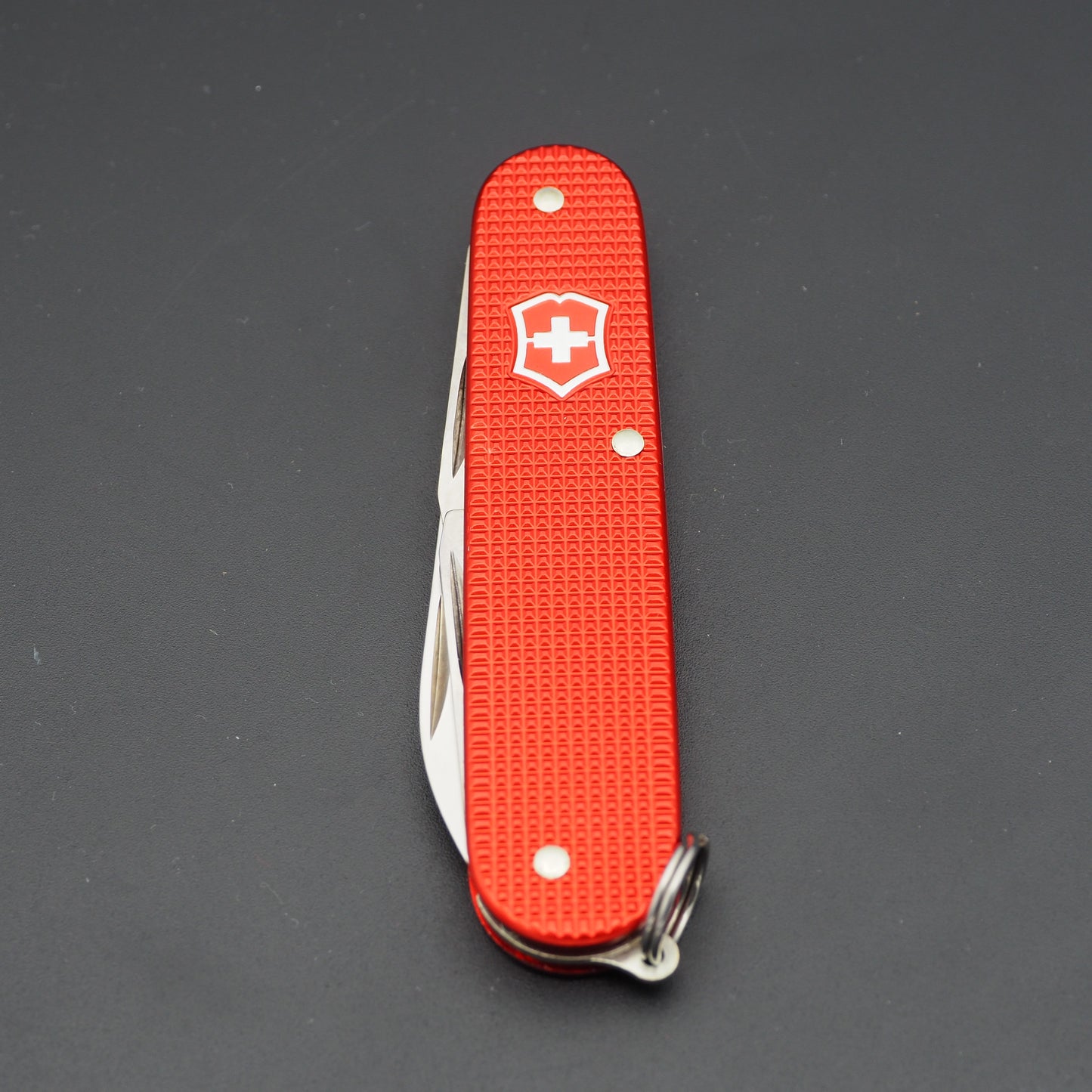 Victorinox Alox Limited Edition 2018 Cadet 84mm Berry Red Messer, neu mit beschädigter Box