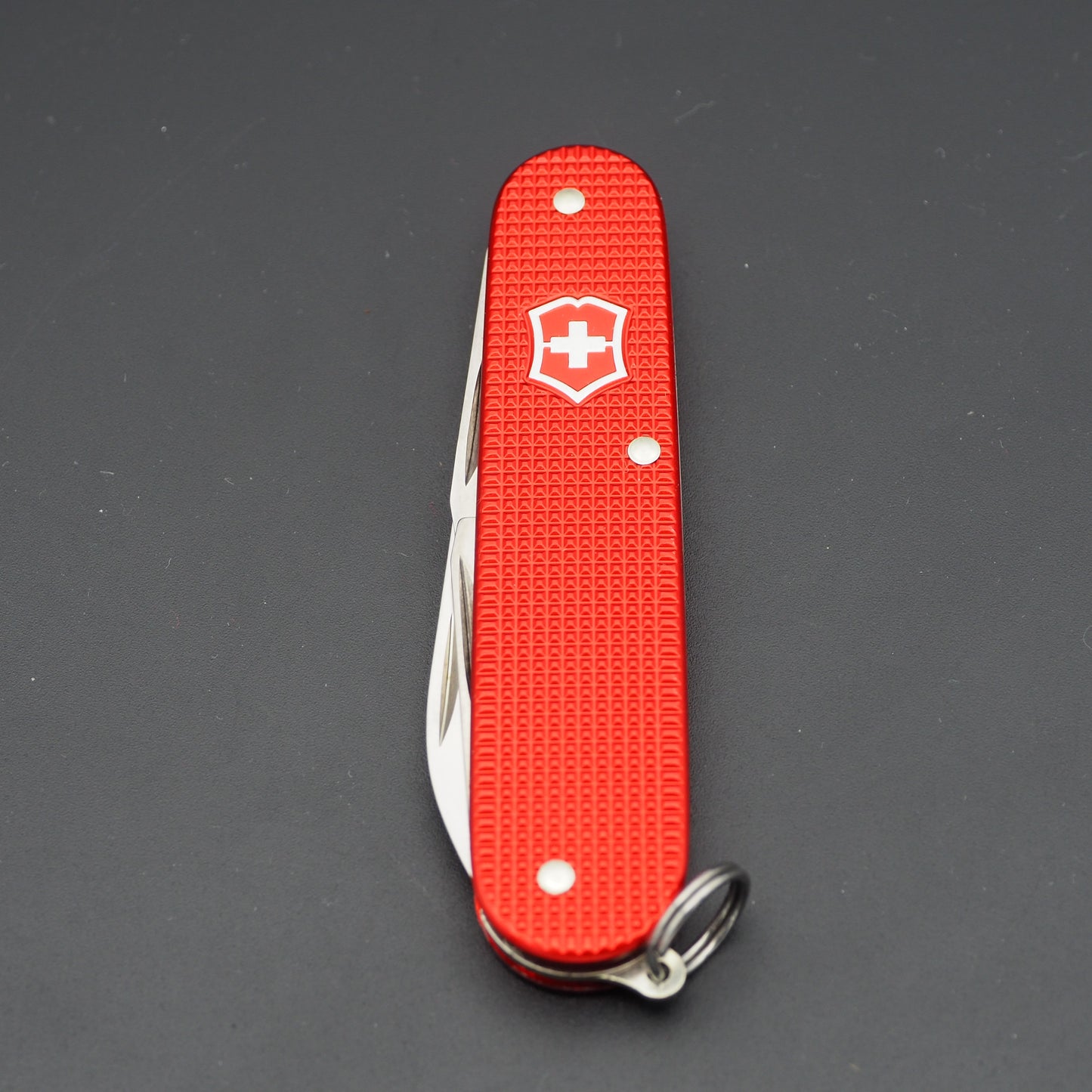 Victorinox Alox Limited Edition 2018 Cadet 84mm Berry Red Messer, neu mit beschädigter Box