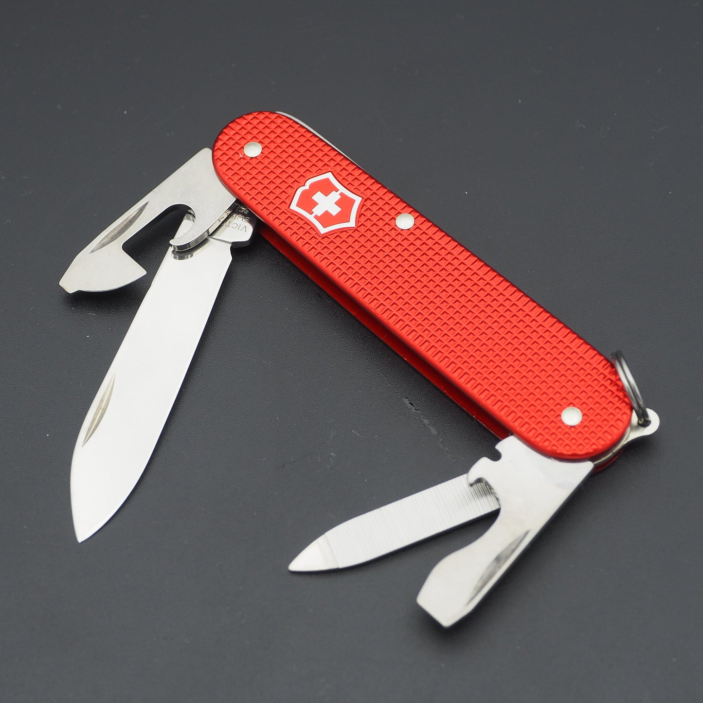 Victorinox Alox Limited Edition 2018 Cadet 84mm Berry Red Messer, neu mit beschädigter Box