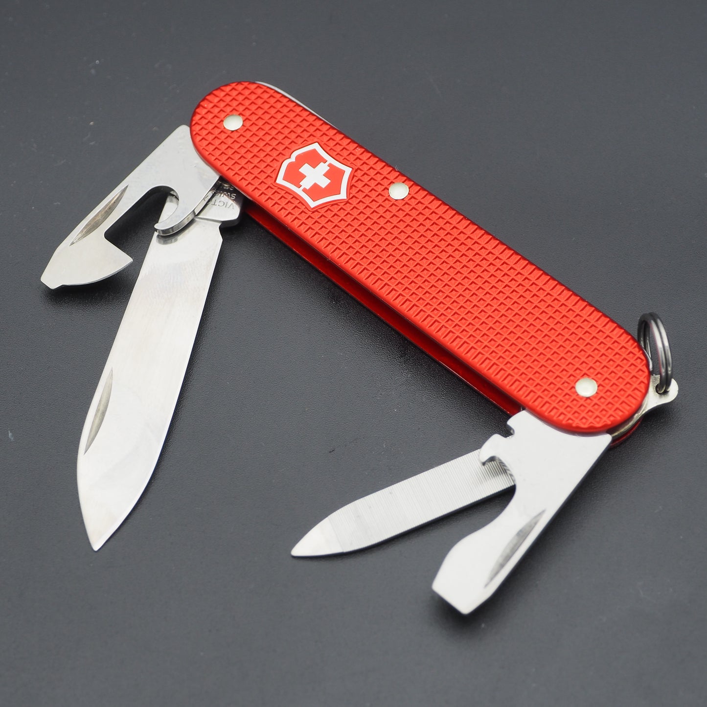 Victorinox Alox Limited Edition 2018 Cadet 84mm Berry Red Messer, neu mit beschädigter Box