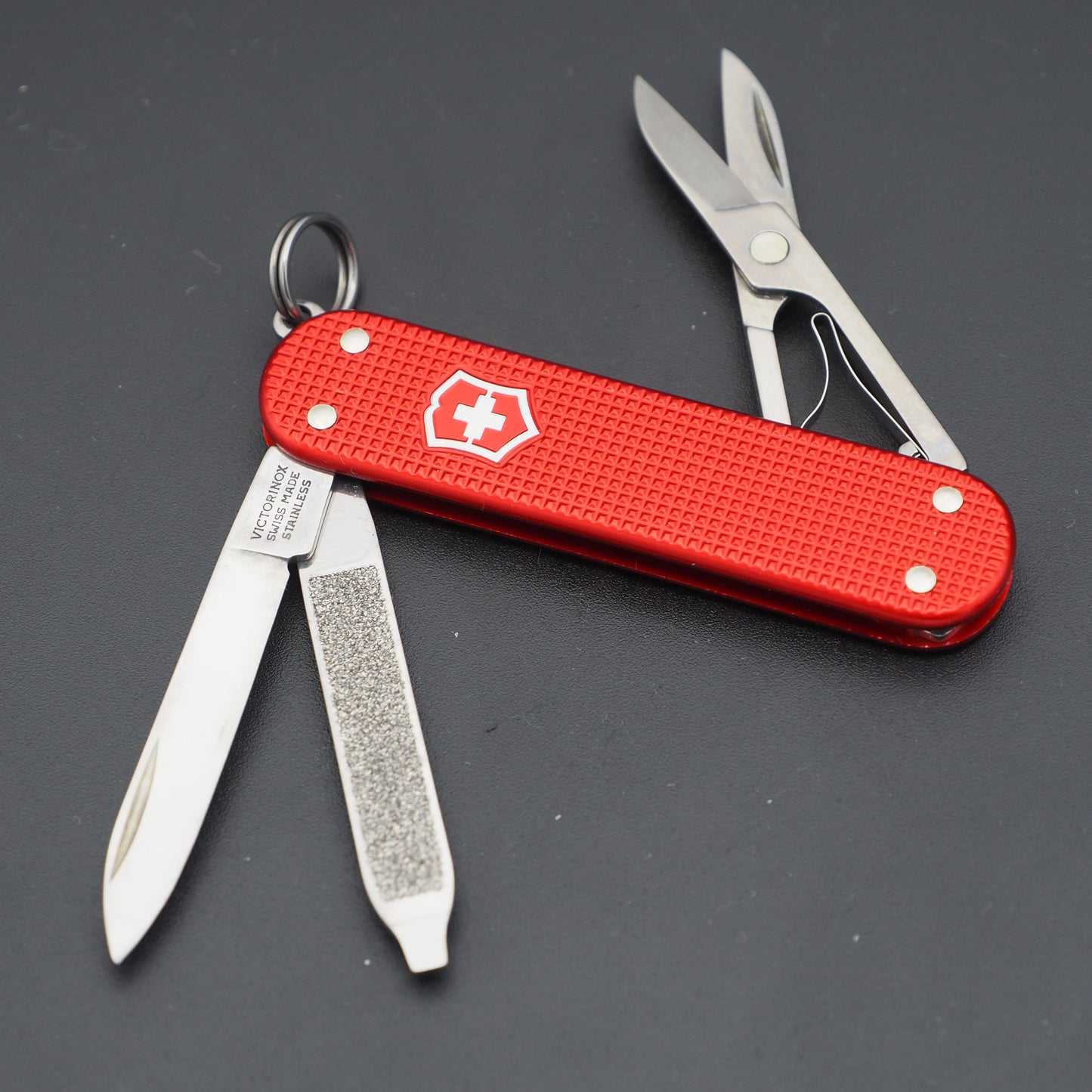 Victorinox Alox Limited Edition 2018 Classic 58mm Berry Red (beschädigte Box)