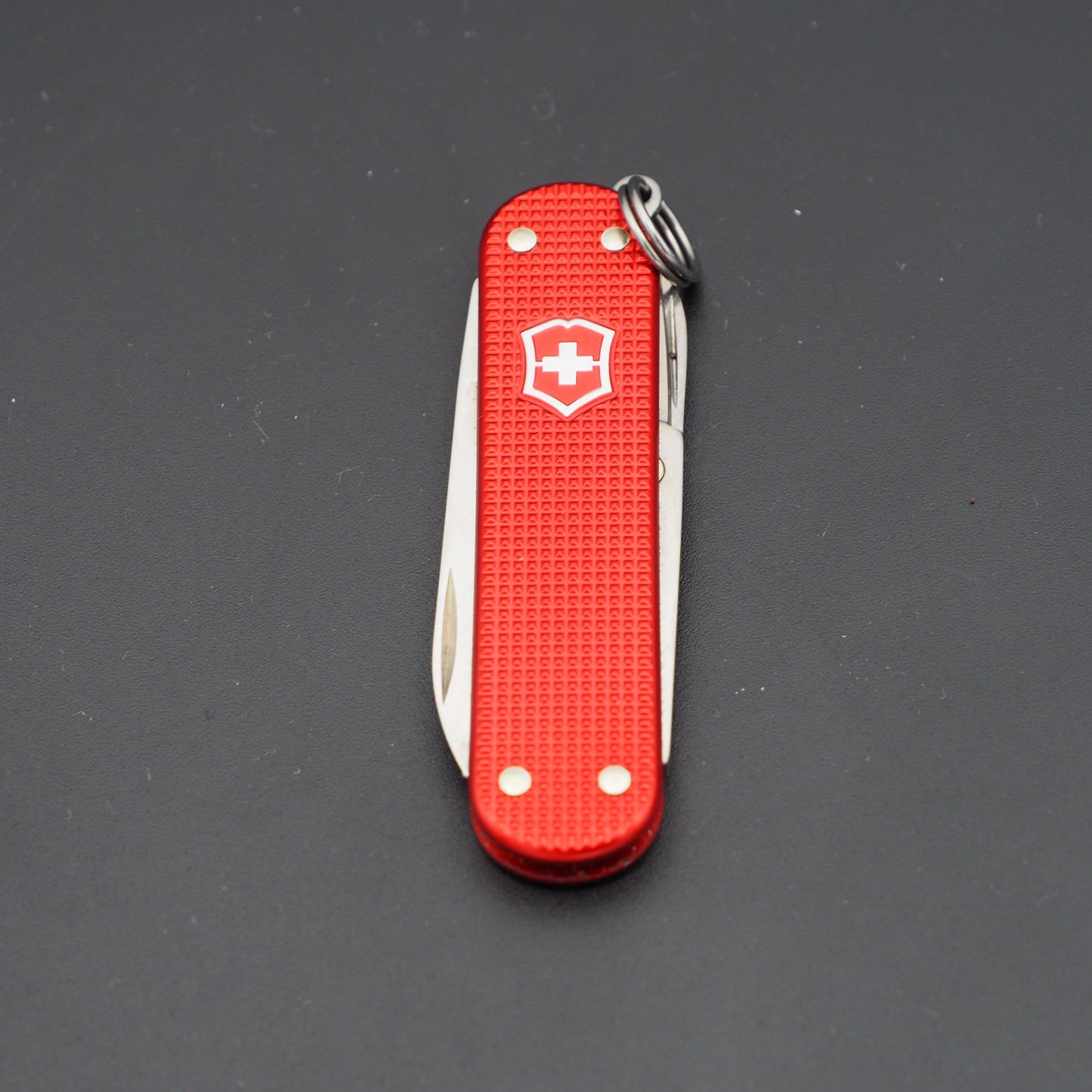 Victorinox Alox Limited Edition 2018 Classic 58mm Berry Red (beschädigte Box)