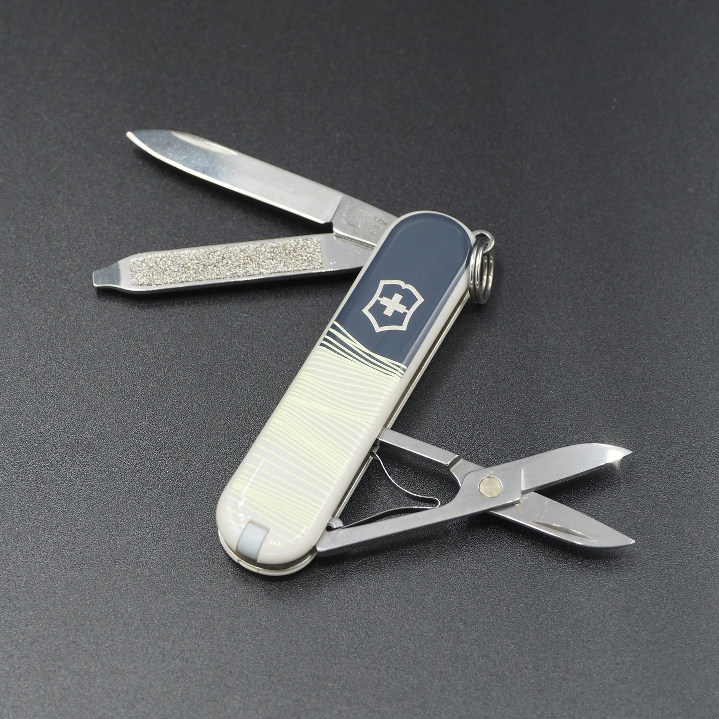 Victorinox Classic New York Style Live to Explore Collection