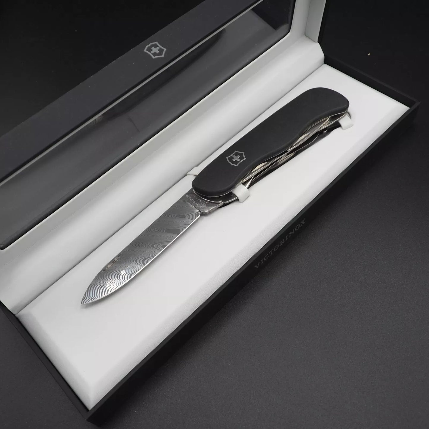 Victorinox Damast 2017 Outrider Schweizer Taschenmesser neu in Box, sehr selten