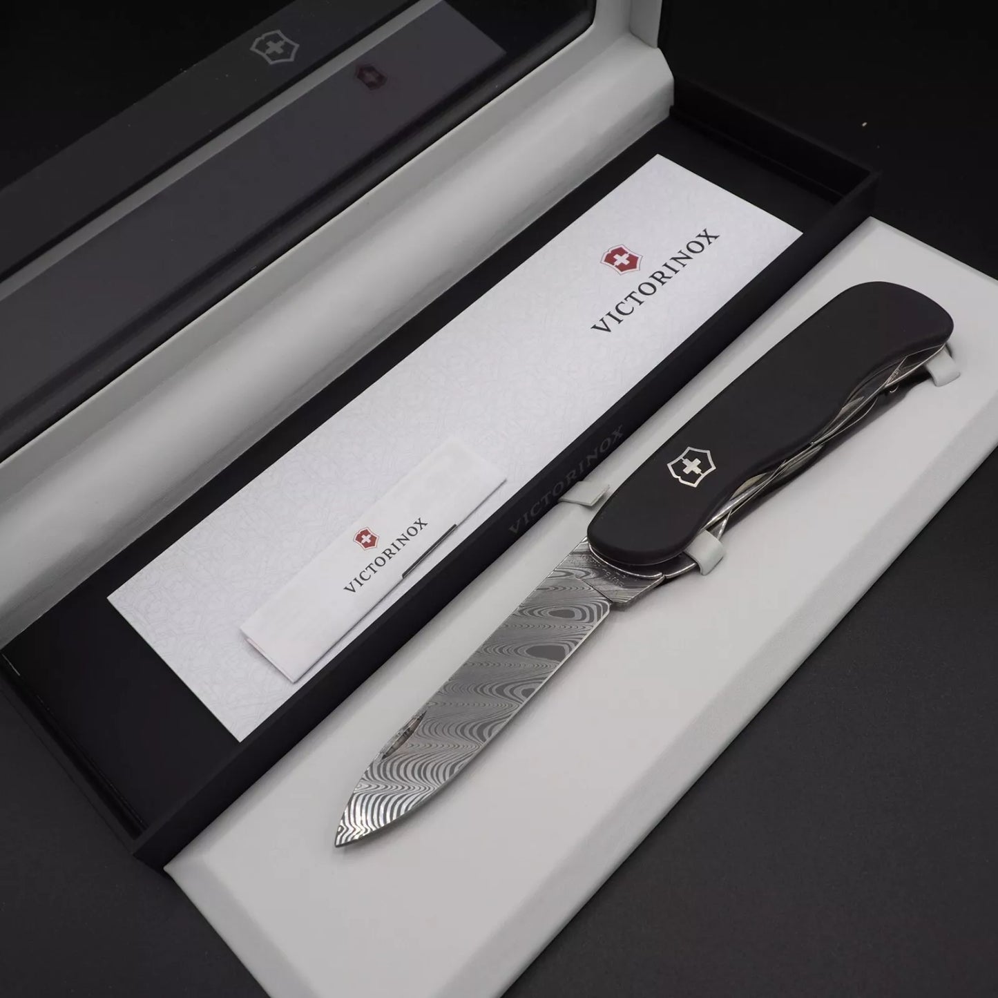 Victorinox Damast 2017 Outrider Schweizer Taschenmesser neu in Box, sehr selten