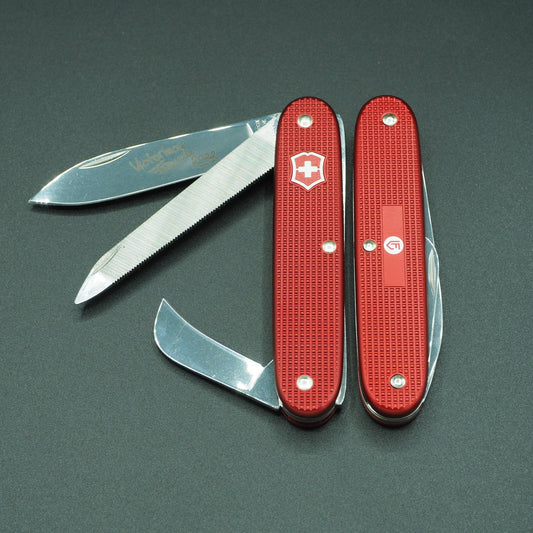Victorinox Freunde Jailbreaker Red Alox Group Knife 2022