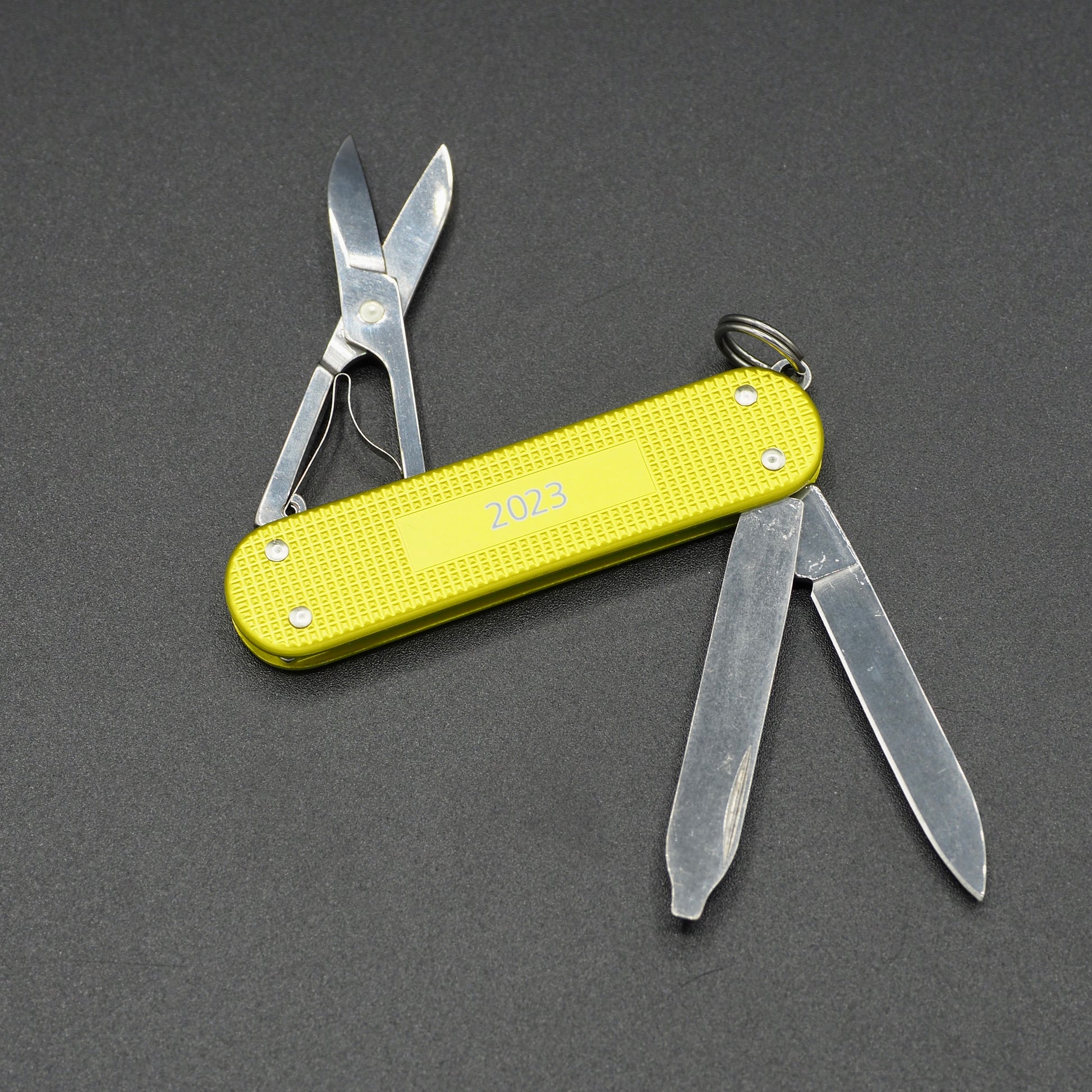 Victorinox Swiss Army Knife Classic SD L.E. Alox Electric Yellow - Blade HQ