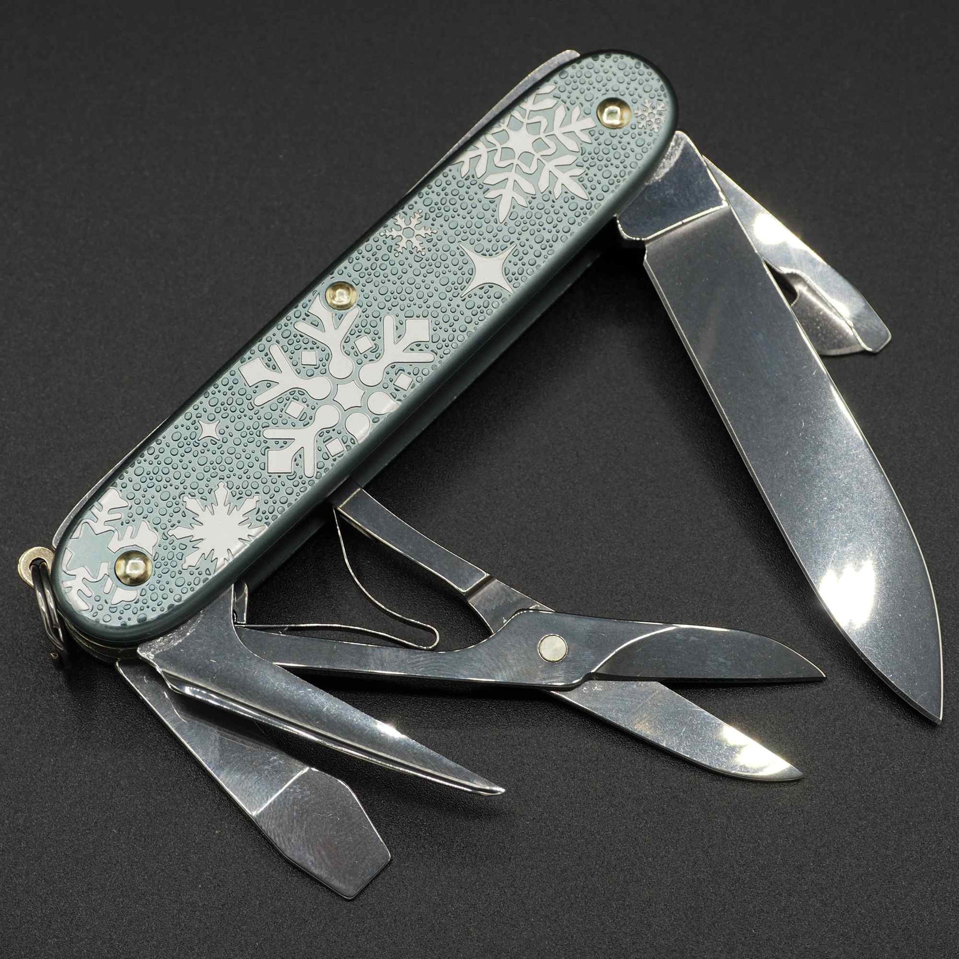 Winter Magic Grey Knife